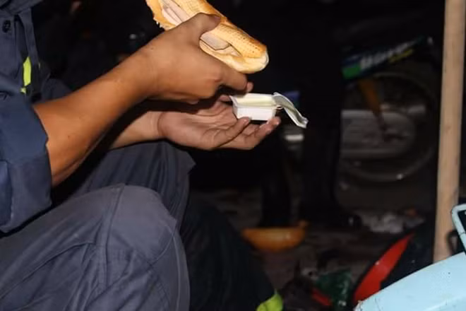 Quick meal on the scene.
