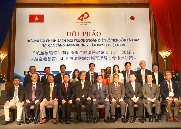 Participants in the workshop on November 29 pose for a photo (Photo: VNA)