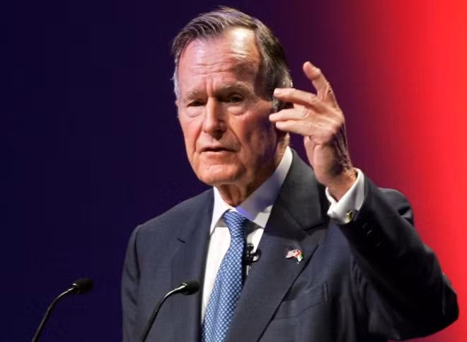 Former U.S. President George H.W. Bush speaks at the World Leadership Summit in Abu Dhabi, United Arab Emirates November 21, 2006. REUTERS/Stringer/File Photo