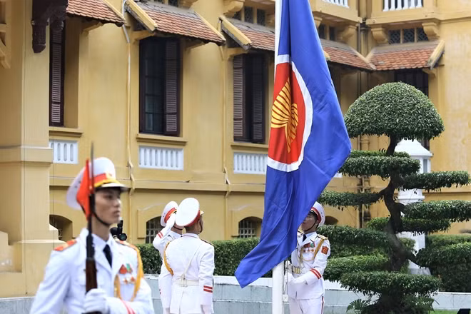The Deputy PM said Vietnam considers ASEAN a priority in its external policy and the country’s 23 year of membership in the bloc is closely associated with important milestones in its regional and international integration process.