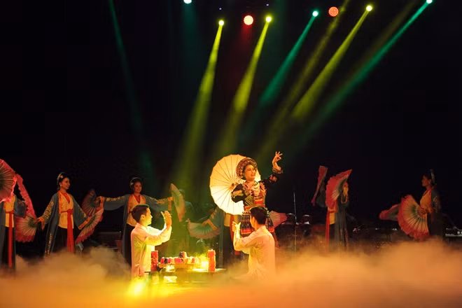 Art perfromance at the Opera House of Hanoi