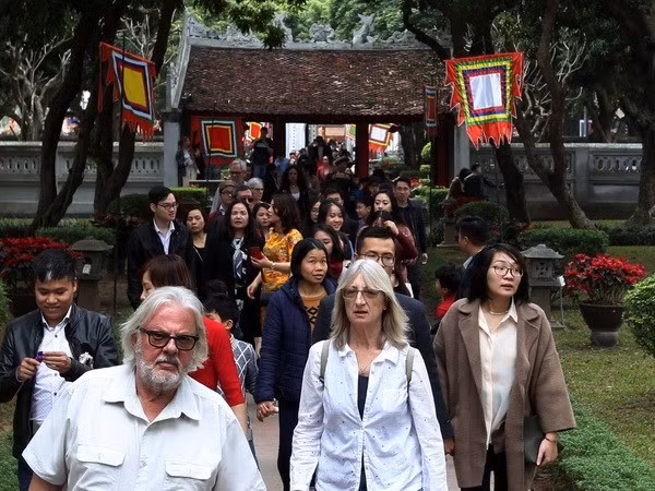 Tourists visit Hanoi's Temple of Literature (Source: VNA) Tourists visit Hanoi's Temple of Literature (Source: VNA)