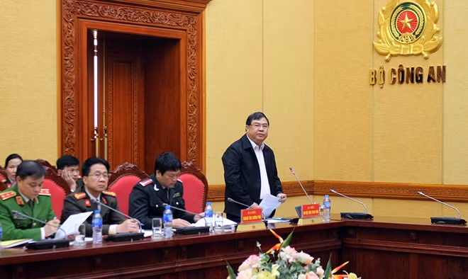 Mr. Pham Gia Tuc, Vice Head of the Commission for Internal Affairs of the Communist Party of Vietnam Central Committee, speaks at the event.