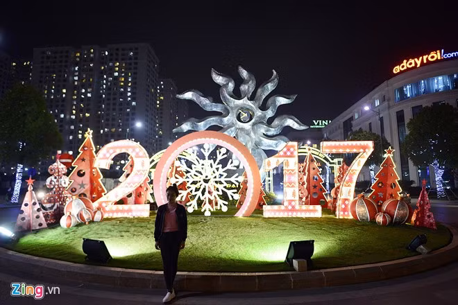 Sparkling Hanoi on the threshold of Christmas ảnh 5