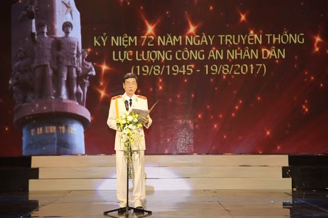 Major General Pham Van Mien, Editor-in-Chief of CAND Newspaper delivering opening speech