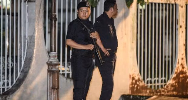 Malaysian police stand at the entrance to the home of former Prime Minister Najib Razak in Kuala Lumpur on May 16 night. (Source: Mohd Rasfan/AFP/Getty Images) Malaysian police stand at the entrance to the home of former Prime Minister Najib Razak in Kuala Lumpur on May 16 night. (Source: Mohd Rasfan/AFP/Getty Images)