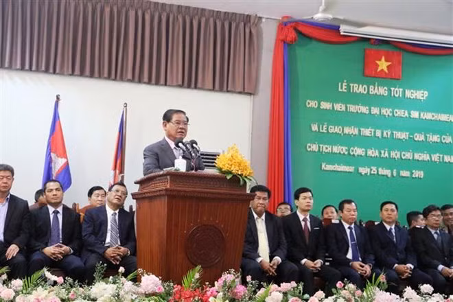 Cambodian Deputy Prime Minister and Minister of Interior Affairs Samdech Sar Kheng speaks at the ceremony (Photo: VNA)