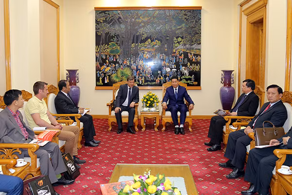 Deputy Minister Thanh and Mr. Vasilii Dvoretskii