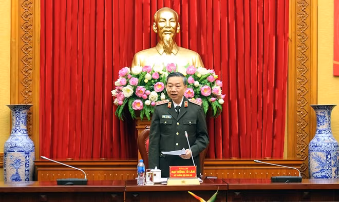 Minister To Lam speaks at the event