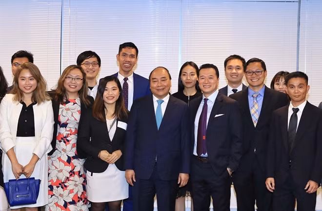 PM Nguyen Xuan Phuc also meets with representatives of the Vietnamese community in the US on September 27