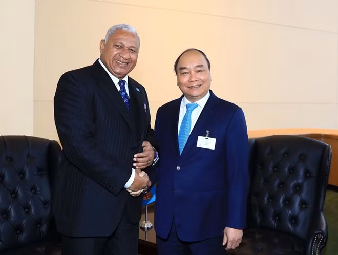 PM Nguyen Xuan Phuc and his Fijian counterpart Josaia Voreqe Bainimarama