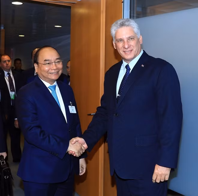 PM Nguyen Xuan Phuc and President of the Councils of State and Ministers of Cuba Miguel Díaz-Canel Bermúdez