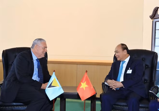 The meeting between PM Nguyen Xuan Phuc and Saint Lucia's counterpart Allen Chastanet in New York on September 27