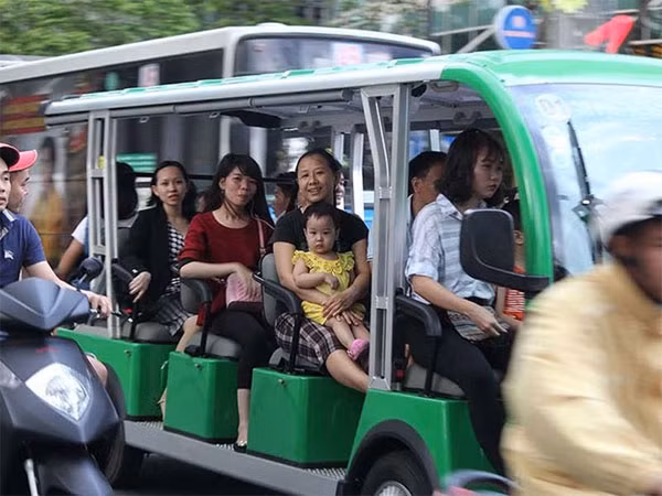 Local residents and tourists use electric buses to visit HCM City. — Photo news.zing.vn