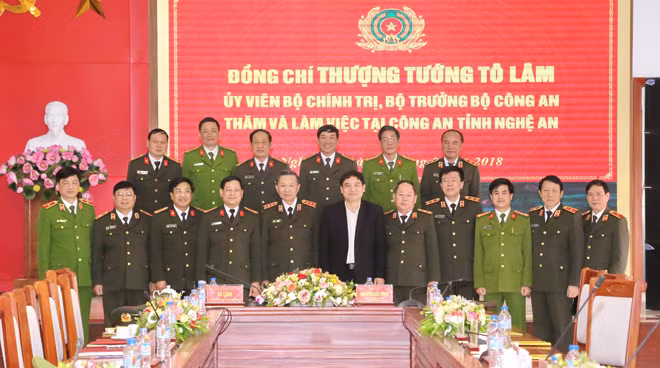 Minister To Lam and delegates of the meeting Minister To Lam and delegates of the meeting