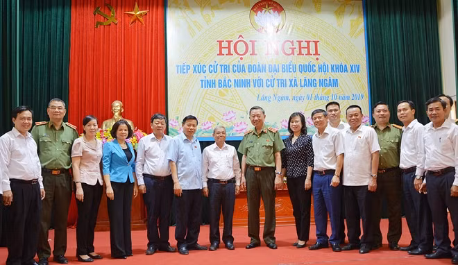 Minister To Lam and delegates at the event.