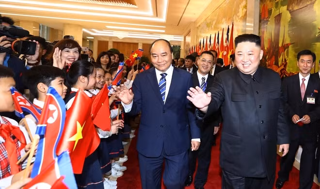 Prime Minister Nguyen Xuan Phuc meets DPRK Chairman Kim Jong-un in Hanoi, March 1