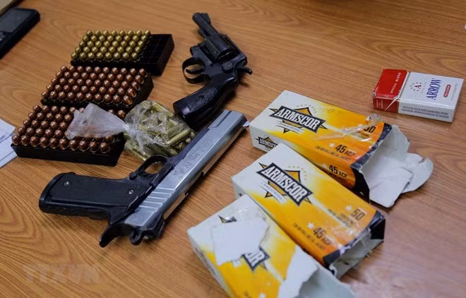 The detained guns and the bullets (Photo: VNA)