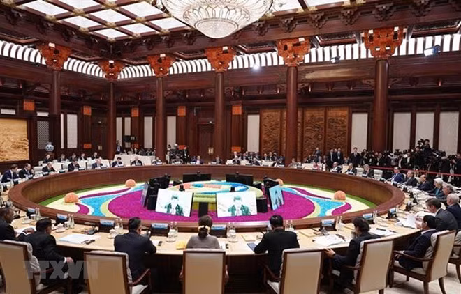 At the roundtable meeting (Source: VNA) At the roundtable meeting (Source: VNA)