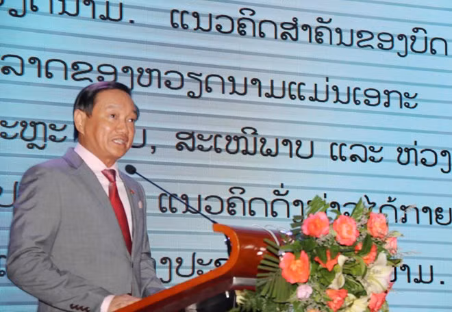 Vietnamese Ambassador to Laos Nguyen Ba Hung speaks at the ceremony in Vientiane on August 30 (Photo: VNA) Vietnamese Ambassador to Laos Nguyen Ba Hung speaks at the ceremony in Vientiane on August 30 (Photo: VNA)