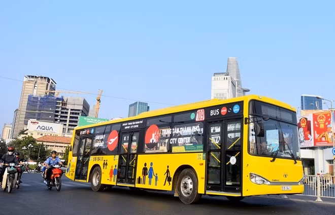 A bus in HCM city. (Otopro)