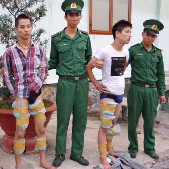 Arrested traffickers and seized exhibits Arrested traffickers and seized exhibits