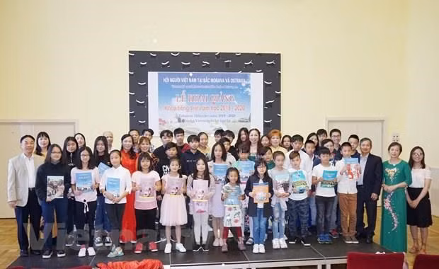 Participants at the launching ceremony of the course (Photo: VNA)