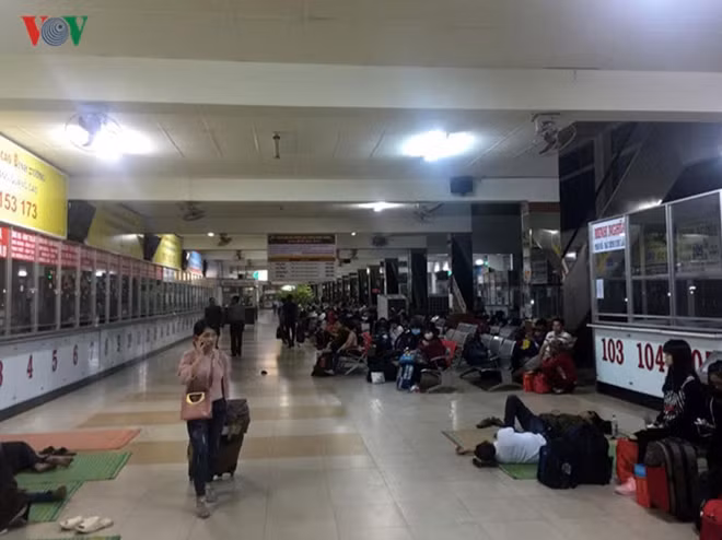 Some public buses began running earlier than usual to accommodate the increase in travellers.
