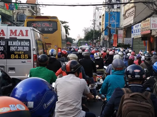 It is especially slow going for these motorists on Dinh Bo Linh Road.