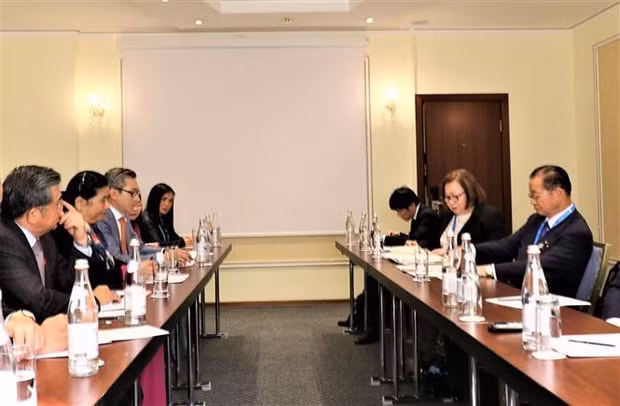 Phong highlights the strong development of the Vietnam-Japan relations while meeting parliamentarian Takeo Kawamura in Kazakhstan on September 23 (Photo: VNA) Phong highlights the strong development of the Vietnam-Japan relations while meeting parliamentarian Takeo Kawamura in Kazakhstan on September 23 (Photo: VNA)