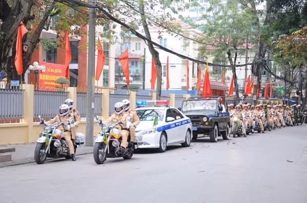 Parade of the Municipal Police to display the force