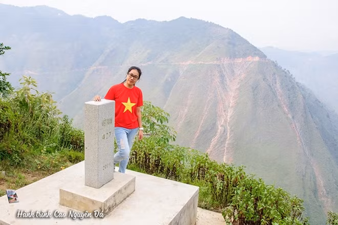Touching remote border landmarks