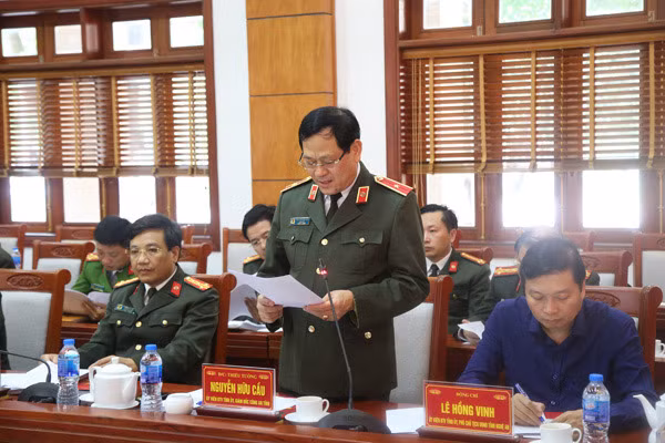Major General guyen Huu Can delivers report on activities and achievements of the Provincial Police Department. Major General guyen Huu Can delivers report on activities and achievements of the Provincial Police Department.