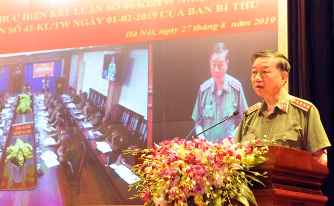 Minister To Lam speaks at the event.