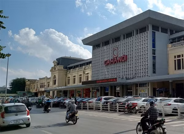 Ha Noi Railway Station, the oldest railway station in Viet Nam with more than 100 years of history. - VNS Photo Ha Noi Railway Station, the oldest railway station in Viet Nam with more than 100 years of history. - VNS Photo