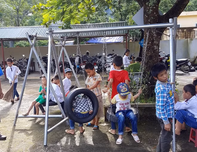 Renovating playgrounds for local children