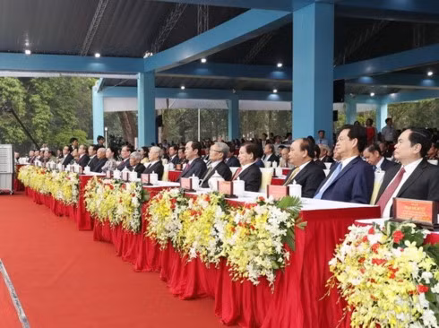 Incumbent and former leaders, and other delegates at the ceremony to mark the 50th anniversary of the General Offensive in the spring of 1968