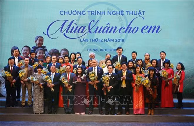 Outstanding donors for child care activities in 2018 honoured (Source: VNA)