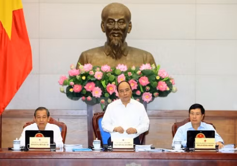 Prime Minister Nguyen Xuan Phuc (middle) at the meeting