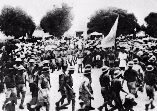 On August 14, 1945, the Ba To Guerilla Unit move to Quang Ngai town in the central region to join local people to rise up to seize power