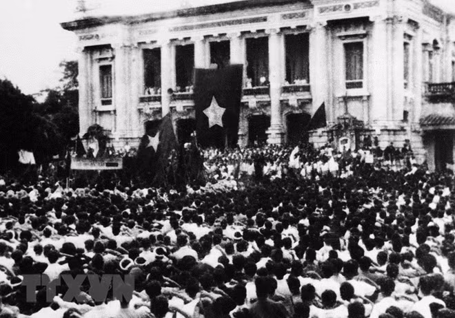 On August 19, 1945, tens of thousands of people of Hanoi and neighbouring provinces move to the square in front of the Hanoi Opera House to show the support for the general uprising to seize power from the Japanese fascists and their puppets