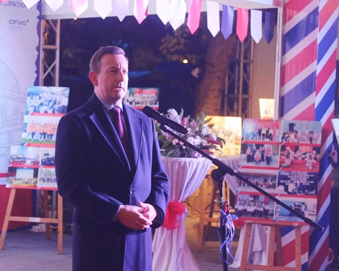 French Ambassador to Vietnam Bertrand Lortholary expressed his hope that Balade en France 2018 will tighten France-Vietnam ties. He also highlighted that the year of 2018 marked successful cooperation in various fields, including politics, economy, culture, education, healthcare, defence...