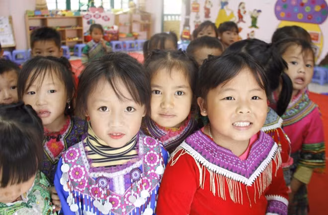 Children of the ethnic minority groups now feel more confident to attend primary schools. (Photo: vietnamnet.vn) Children of the ethnic minority groups now feel more confident to attend primary schools. (Photo: vietnamnet.vn)