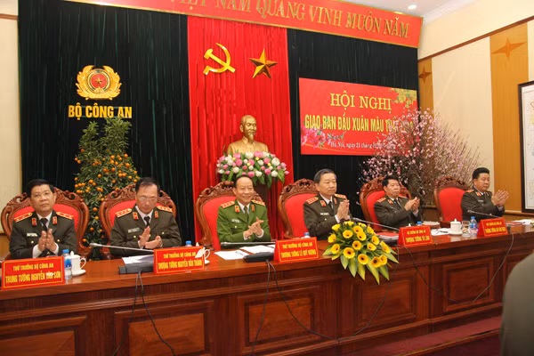 Minister To Lam and other leaders of the MPS at the conference