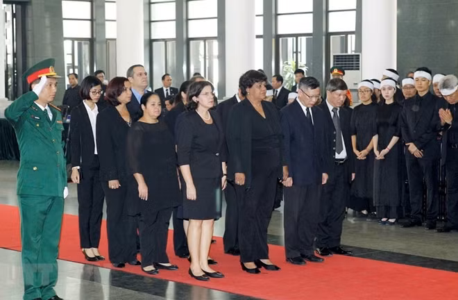 Earlier, the Embassy of Vietnam in Cuba organized a respect-paying ceremony for Party leader Do Muoi on October 4 and 5 in La Habana.