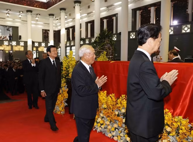 Former Prime Minister Nguyen Tan Dung, former National Assembly Chairman Nguyen Van An, former President Truong Tan Sang, former NA Chairman Nguyen Sinh Hung