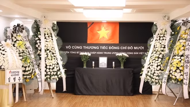The tribute-paying ceremony at the Vietnamese Embassy in the Republic of Kore