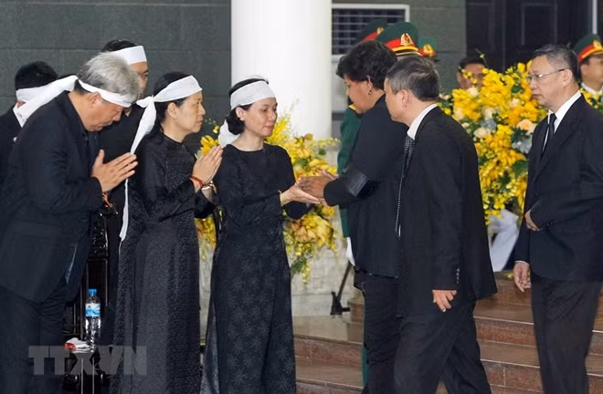 Ms. Olga Lidia Tapia Iglesias relieved the family members of late Party chief Do Muoi over the great loss.