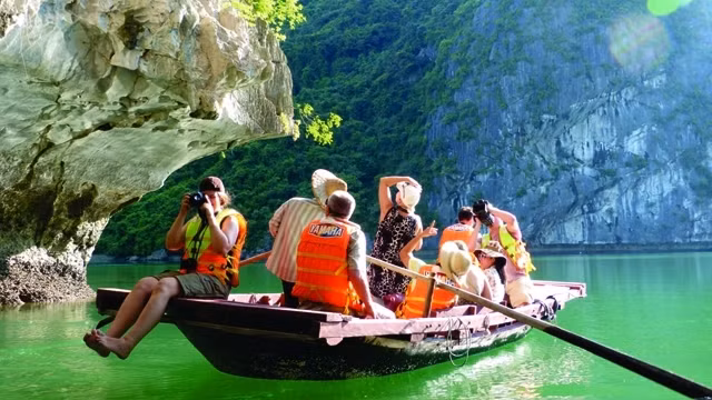 The number of foreign tourists in the first four months of 2018 rose 29.5% over the same period last year