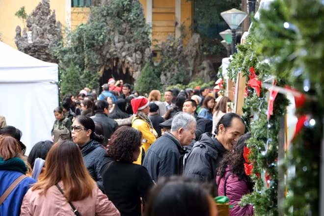 This is the first Christmas fair ever held in Hanoi.